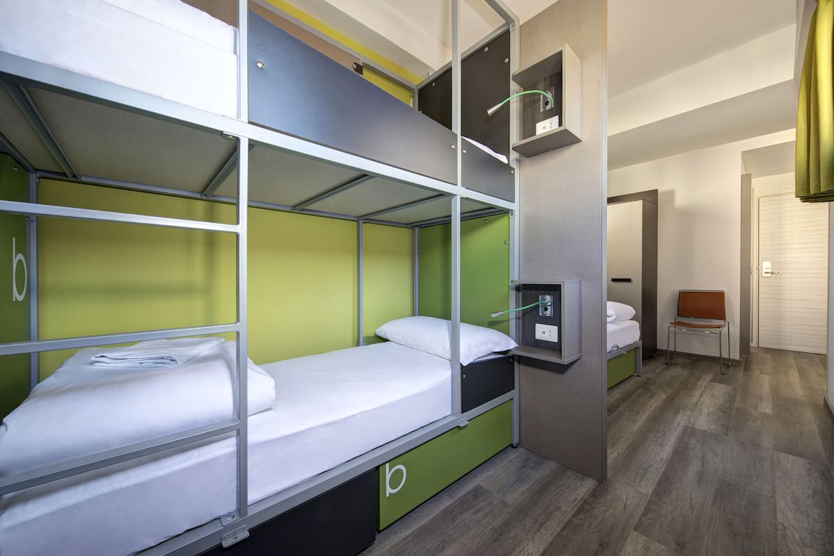 Dormitorio compartido, solo para mujeres (3 pax) | Camas con efecto memoria y caja de seguridad en la habitación