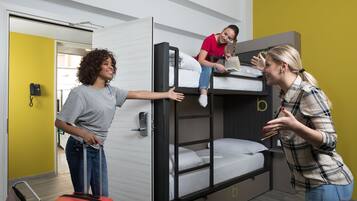 Sovsal - endast kvinnor (3 pax) | Memory foam-madrasser, värdeförvaringsskåp på rummet och ljudisolering