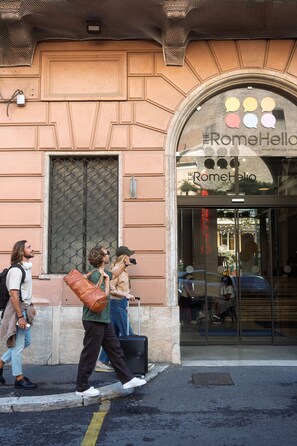 Front of property - The RomeHello - Hostel (Rome)