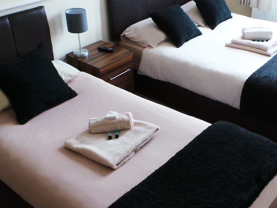 Habitación triple familiar, baño en la habitación