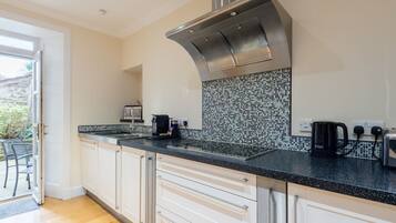 Apartment, Private Bathroom (2 Bedroom) | Shared kitchen