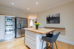 Apartamento, banheiro privativo (2 Bedroom) | Cozinha compartilhada | Cozinha com ilha