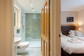 Apartment, Private Bathroom (2 Bedroom) | Bathroom - 138 North Street (St. Andrews)