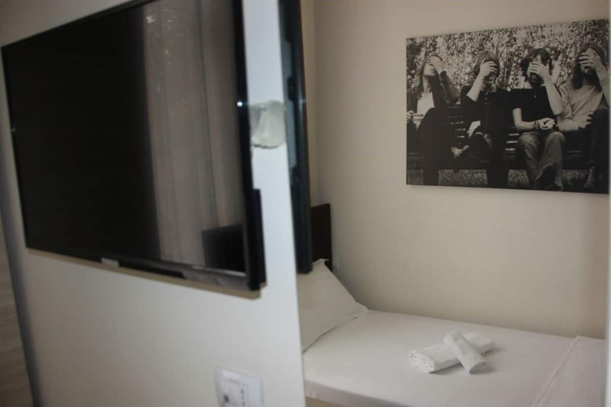 In-room safe, WiFi (free)