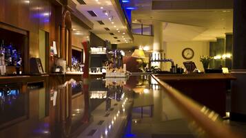 3 Bars/Lounges, Sportbar