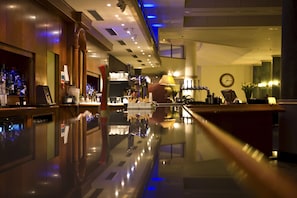 3 bars/lounges, sports bar