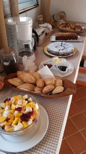 Free daily local cuisine breakfast 