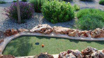 Mini-golf