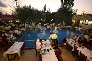 Outdoor dining - Yaman Hotel (Antakya)