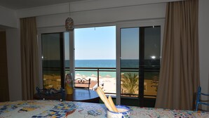 Studiosuite – deluxe, 1 soverom, strandutsikt, ved strandkanten | 1 soverom, sengetøy av topp kvalitet, minibar og safe på rommet