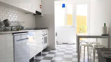 Apartment, 3 Schlafzimmer | Eigene Küche | Großer Kühlschrank, Mikrowelle, Ofen, Herdplatte
