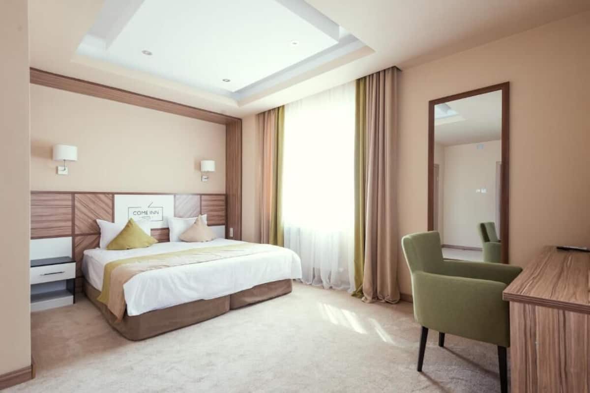Premium bedding, in-room safe, desk, blackout curtains