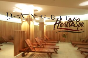 Vartalohoitoja, kasvohoitoja, käsi- ja jalkahoitoja