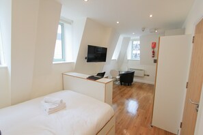 Ideal Studio 13 on Bristol's Prince Street | Free WiFi - Kent House (Bristol)