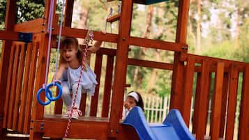Área de juegos infantiles al aire libre