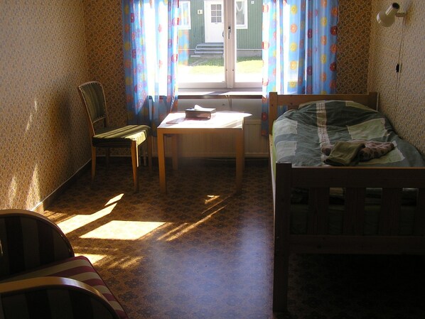 Bureau, rideaux occultants, chambres insonorisées
