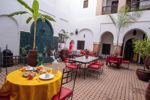 Café da manhã, almoço e jantar