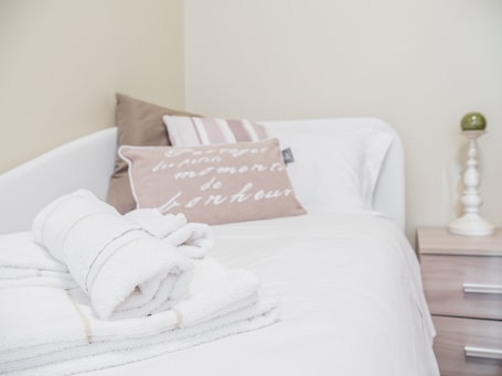 2 habitaciones, ropa de cama de alta calidad y cubrecamas