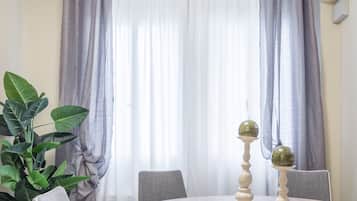 Appartement, 2 chambres (Check-in online) | Restauration dans la chambre