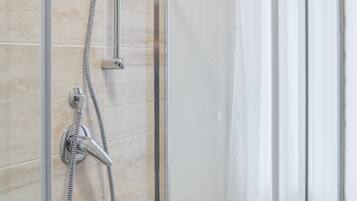 Apartamento, 2 quartos (Check-in online) | Chuveiro