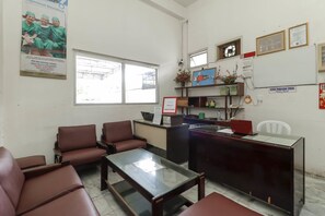 Quầy tiếp tân