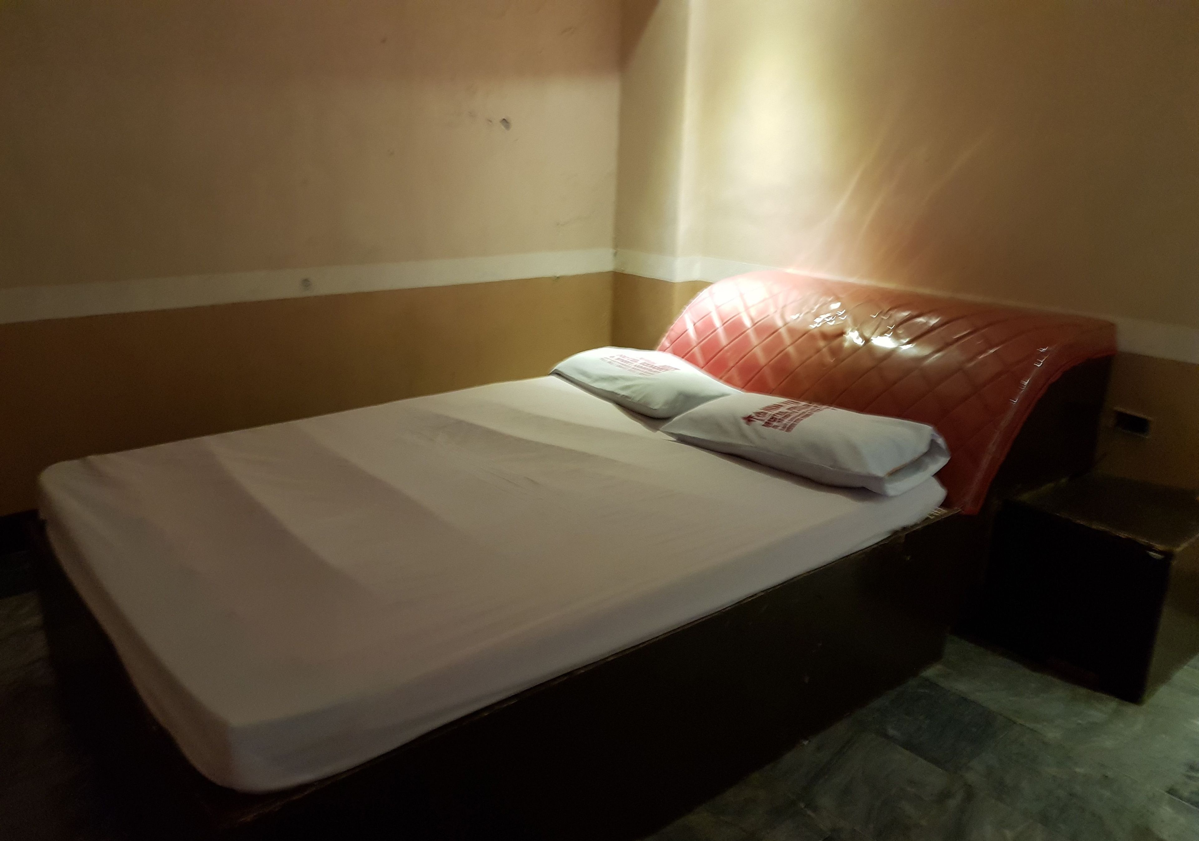 Habitación Premium | Escritorio, camas extra, wifi gratis y ropa de cama 