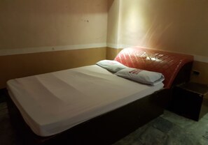Premium Room | Desk, rollaway beds, free WiFi, bed sheets