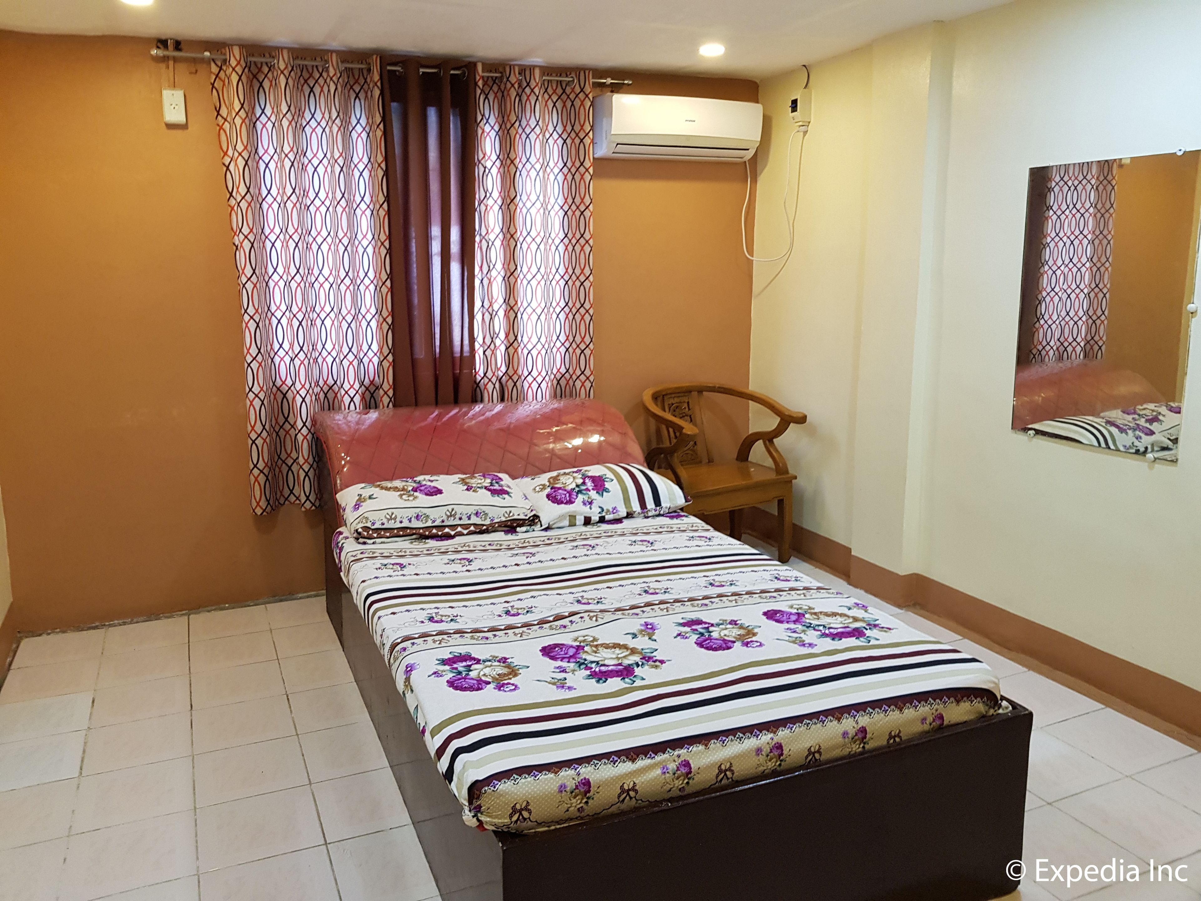 Premium Room | Desk, rollaway beds, free WiFi, bed sheets