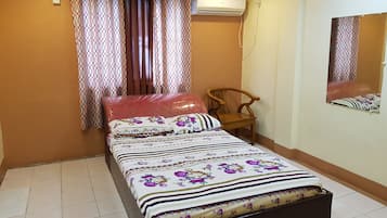 Premium Room | Desk, rollaway beds, free WiFi, bed sheets