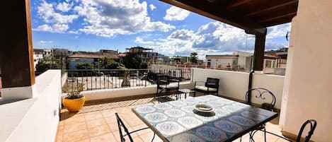 Apartment, Terrasse, eingeschränkter Meerblick | Terrasse/Patio