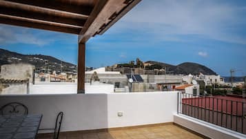 Apartment, Terrasse, eingeschrÀnkter Meerblick | Terrasse/Patio