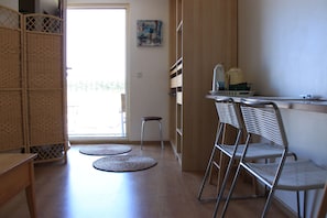 Studio, 1 King Bed | Minibar, desk, soundproofing, iron/ironing board