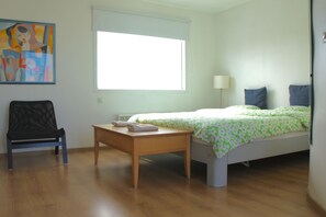 Estudio, 1 cama King size | Minibar, escritorio, insonorización y tabla de planchar con plancha 