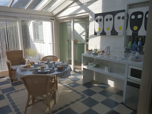 Desayuno continental (EUR 7.5 por persona)