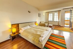 Studio, Fireplace | Minibar, in-room safe, desk, iron/ironing board