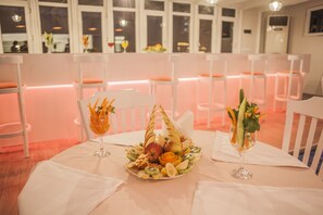 Breakfast, lunch and dinner served - Cimenoglu Hotel (Denizli)
