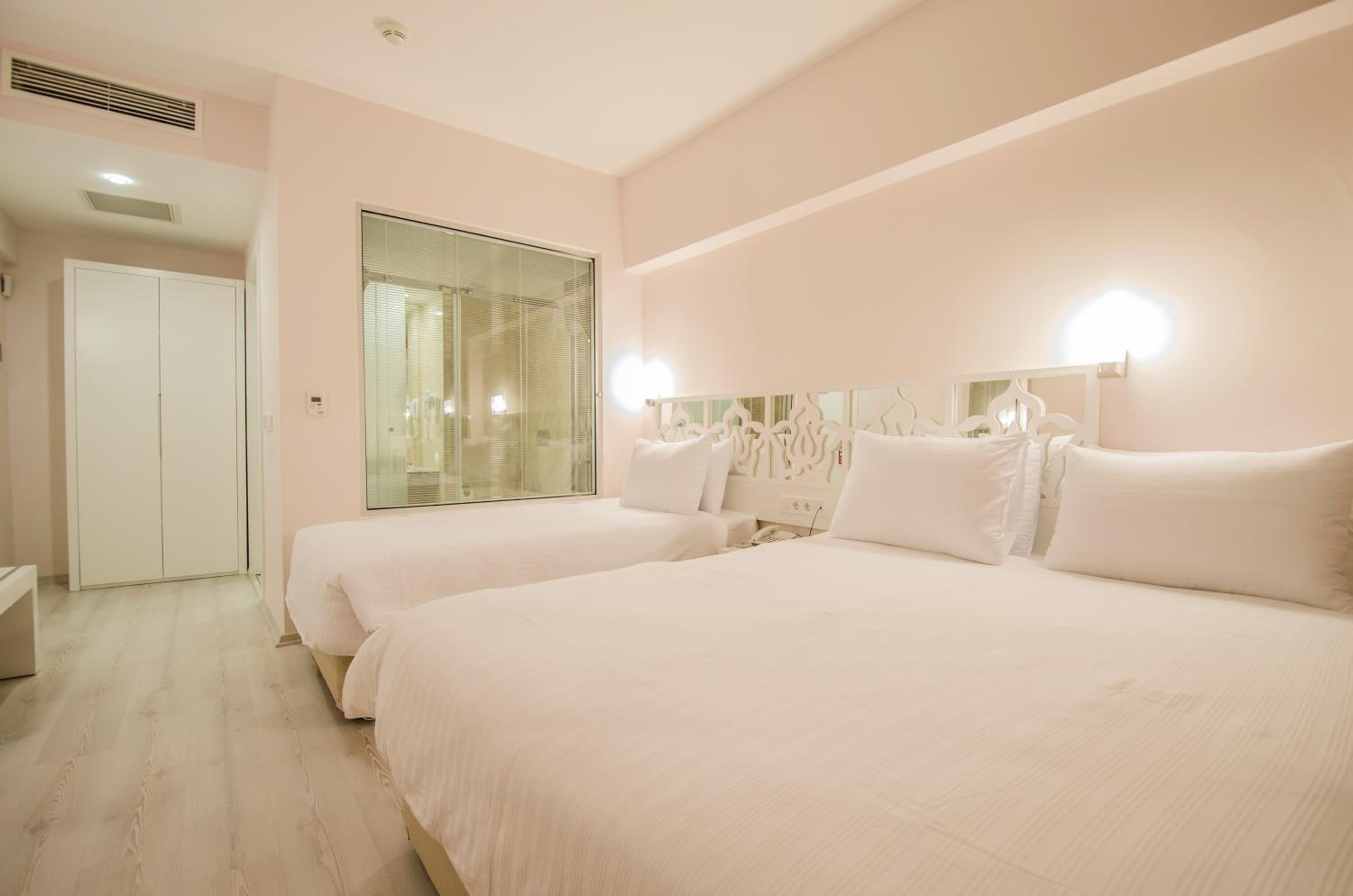 minibar, in-room safe, soundproofing, free wifi