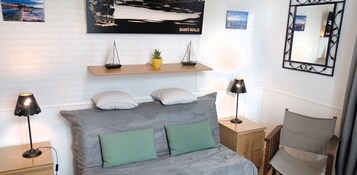 Apartment, 1 Bedroom | Living room | Flat-screen TV, toys