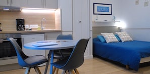 Studio (Le Grappin) | Wohnzimmer | Flachbildfernseher, Kinderspielzeug