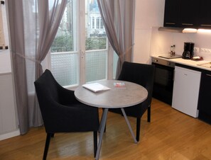 Studio, Balkon | Eigene Küche | Kühlschrank, Mikrowelle, Ofen, Herdplatte