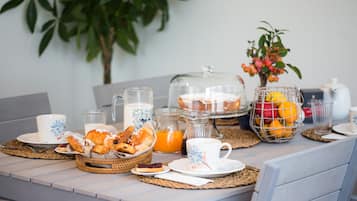 Free daily continental breakfast