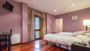 Superior Double Room | Minibar, free cribs/infant beds, rollaway beds, free WiFi