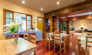 Daily buffet breakfast for a fee - Casa Rural San Cibran (Carnota)