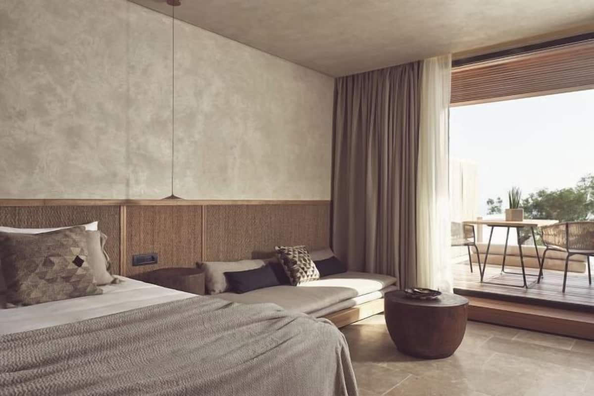 1 bedroom, minibar, in-room safe, desk