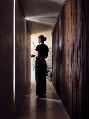 Couples treatment rooms, aromatherapy, deep-tissue massages