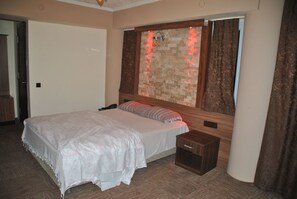 Desk, iron/ironing board, free WiFi - Business Address Hotel & Spa Center (Denizli)