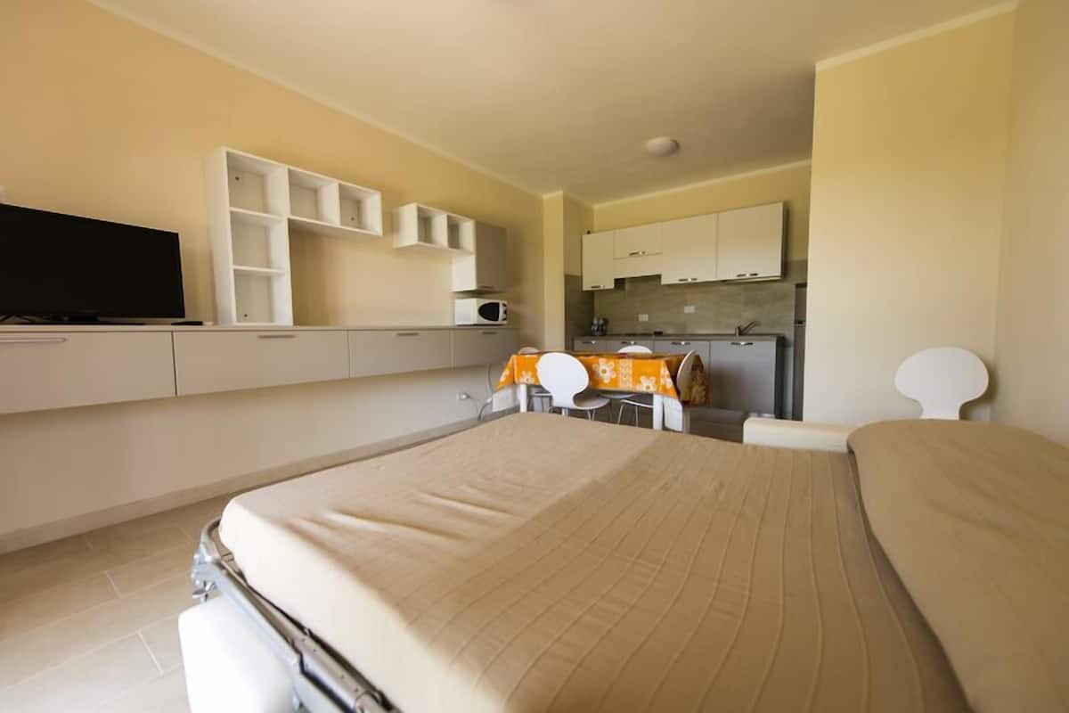 Apartment, 2 Bedrooms | Desk, cots/infant beds, free WiFi, bed sheets