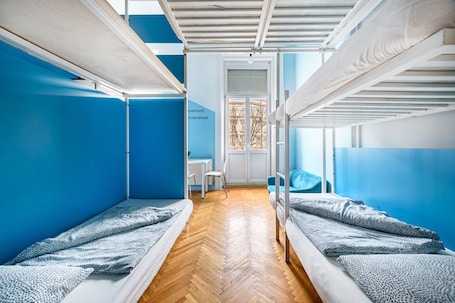 Wifi gratis y ropa de cama . Avenue Hostel