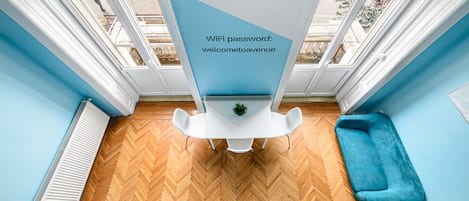 Studio with Balcony | Ilmainen Wi-Fi, vuodevaatteet