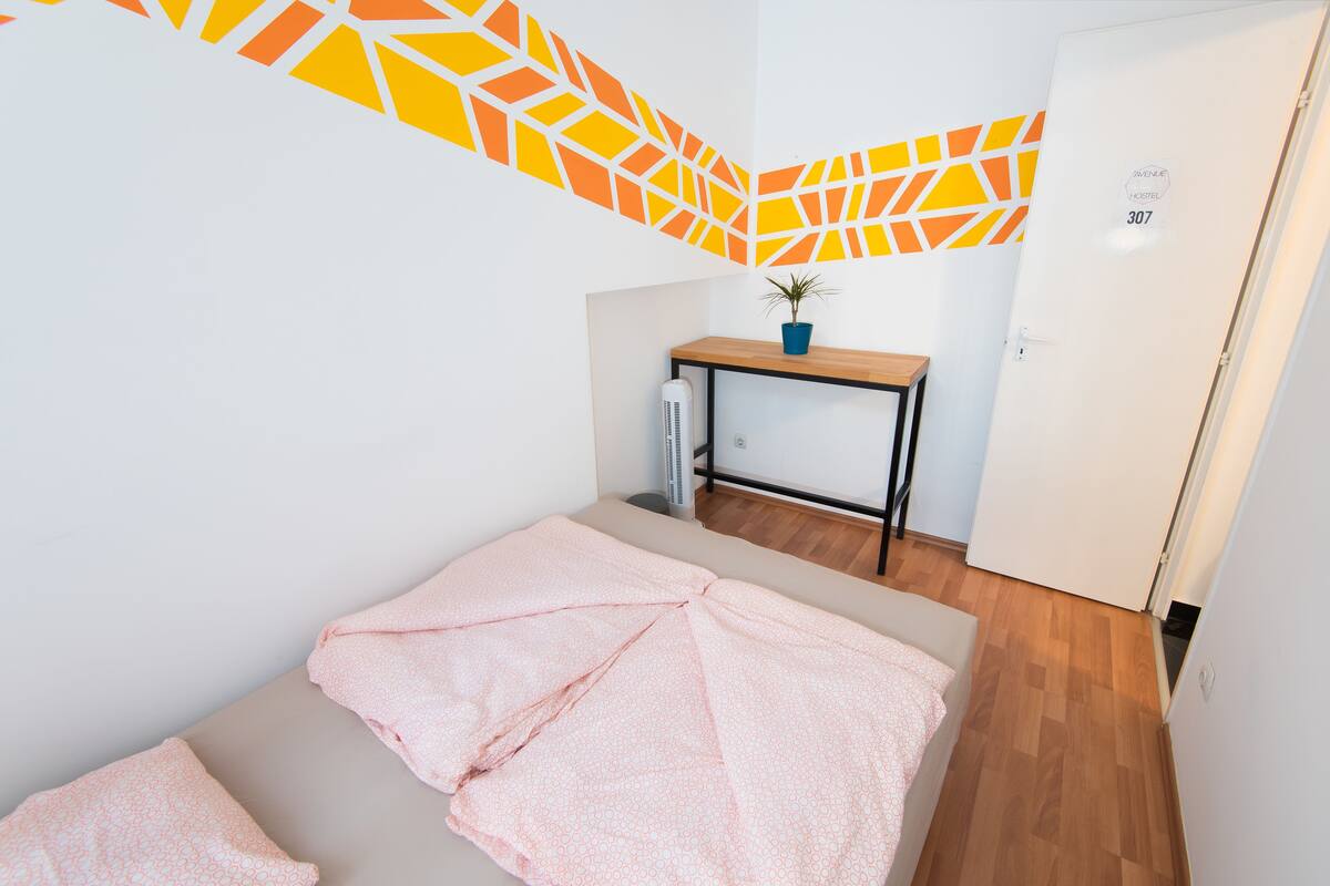 Budget Double Room | 무료 WiFi, 침대 시트